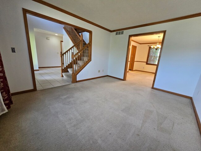 Building Photo - Beautiful 4 bedroom home in Normal!
