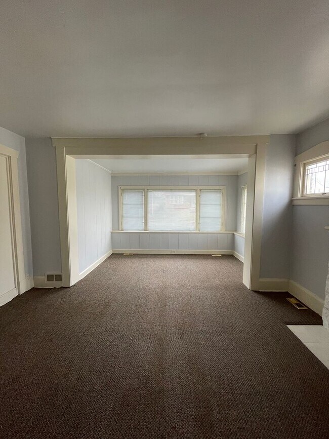 Building Photo - 369 Stambaugh Ave