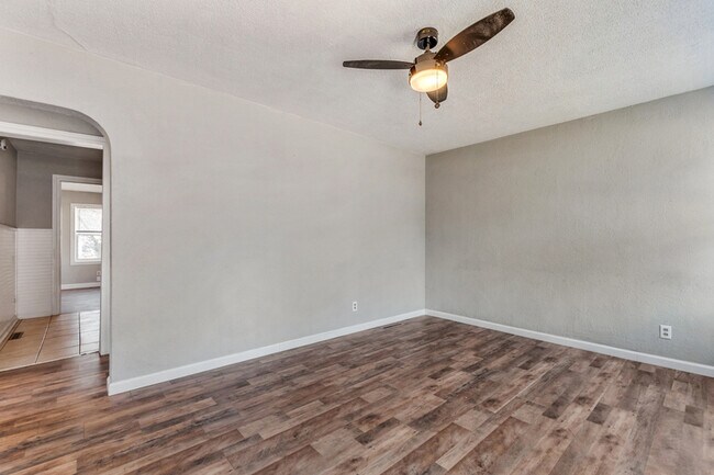 Building Photo - 1017 N Pershing St