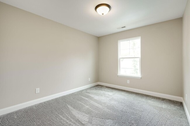 Building Photo - 1725 Oakvale Dr