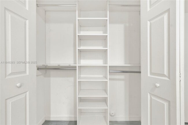 Building Photo - 1637 SE 30th St