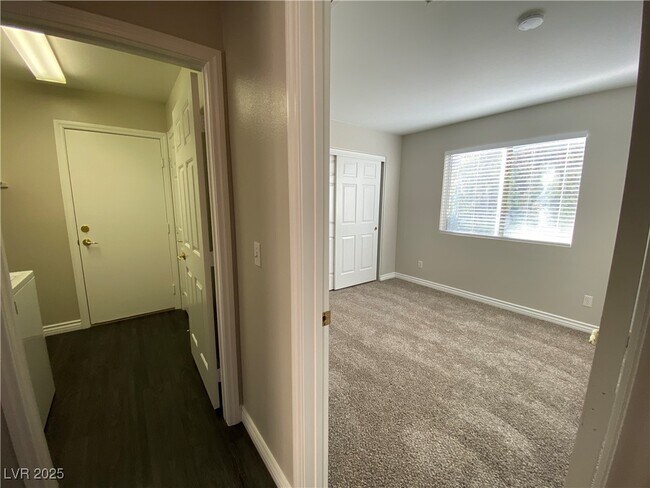 Building Photo - 9712 Panorama Cliff Dr