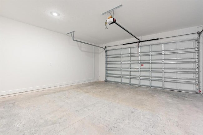 Building Photo - 2276 Hen Rd