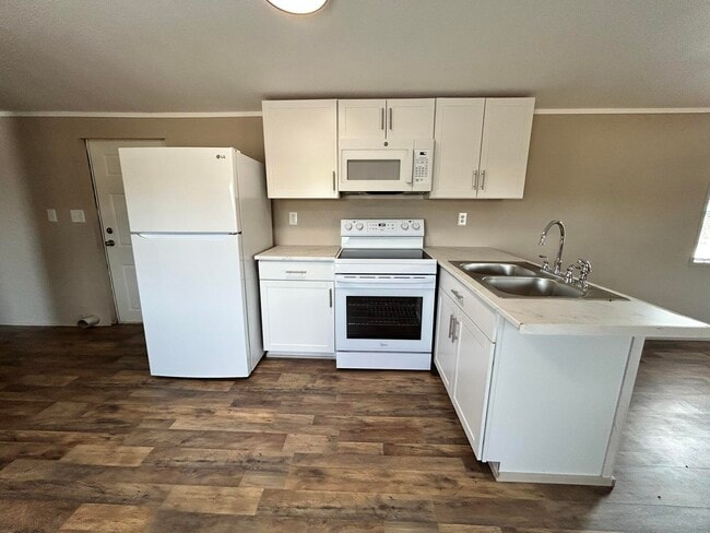 Building Photo - 1370 Suzanne Cir