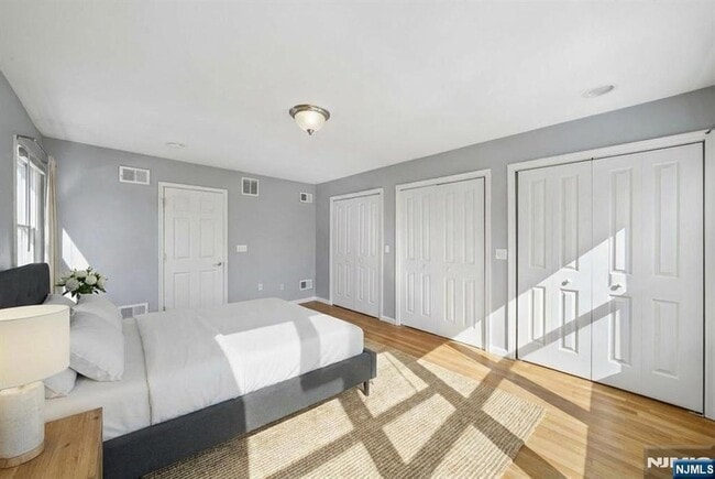 Building Photo - 364 New York Ave