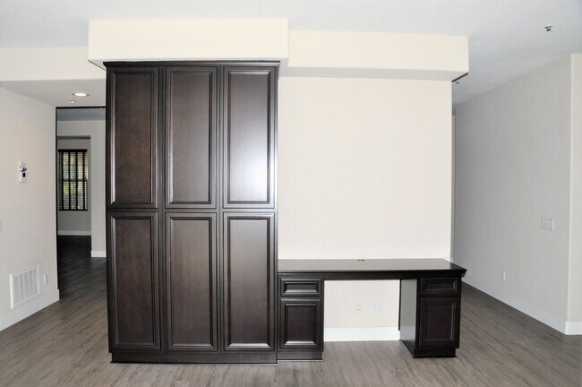 Building Photo - 15655 Iron Spring Ln