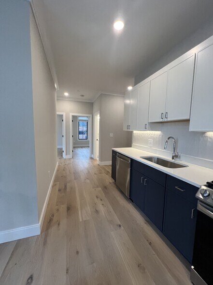 Building Photo - 157 Everett St