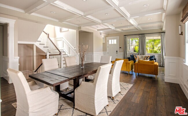 Building Photo - 12142 Hollyglen Pl