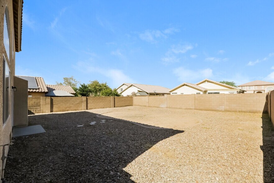 Building Photo - 11024 W Frier Dr