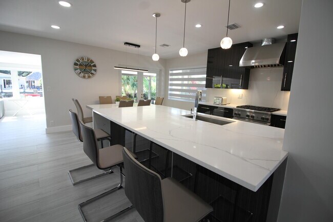 Building Photo - 2548 SE 14th St