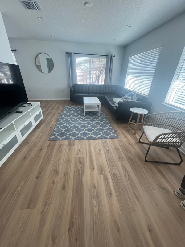 Building Photo - 615 Azalea Ln