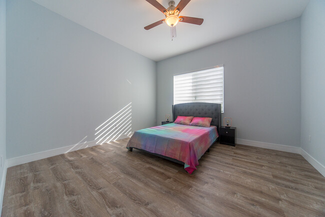 Building Photo - 4405 SW 64th Ct