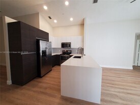 Building Photo - 858 Briar Ridge Rd