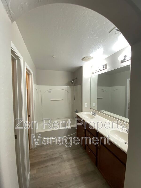 Building Photo - 2744 S Pewter Dr