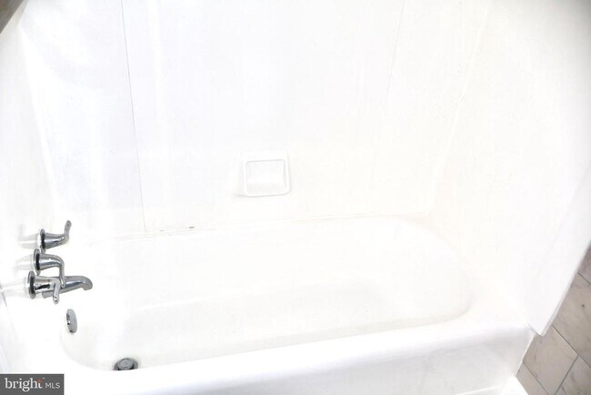 Building Photo - 147 Deacon Rd