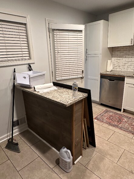 Building Photo - 2636 Acadia St