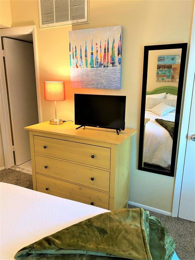 Building Photo - 714 Rosedale St