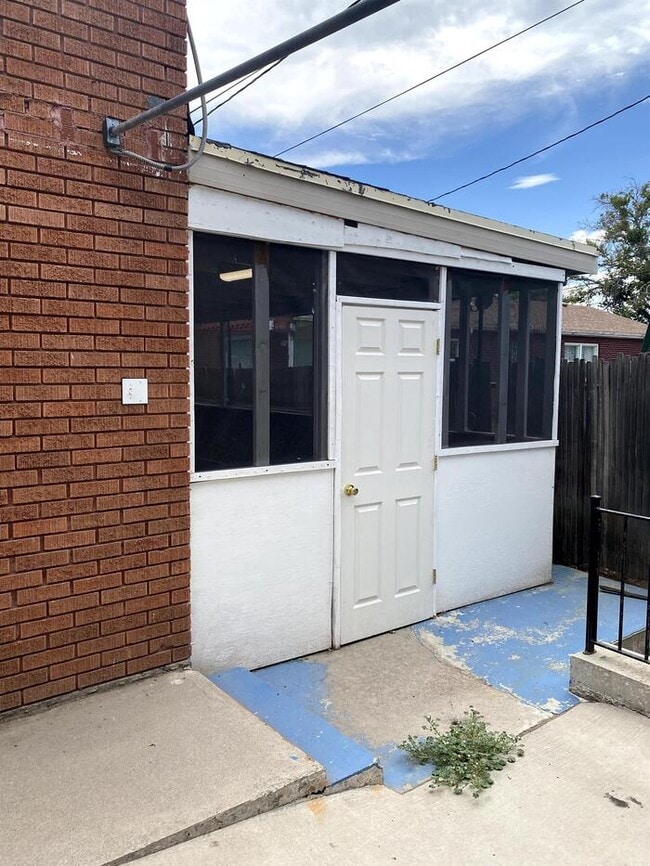 Building Photo - 295 E 400 S St