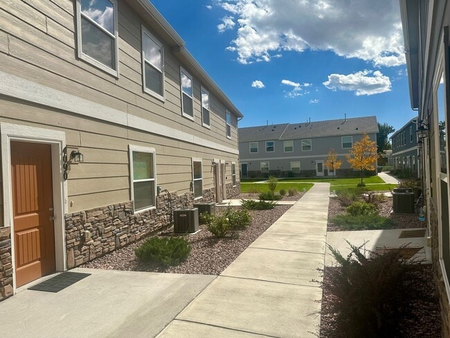 Primary Photo - STYLISH 3-BEDROOM TOWNHOME w/ A/C **LIKE N...