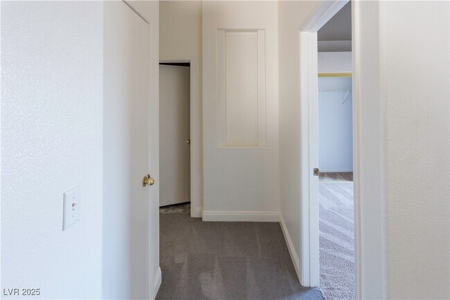 Building Photo - 2110 Los Feliz St