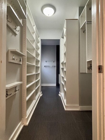 Building Photo - 1738 E 71st St