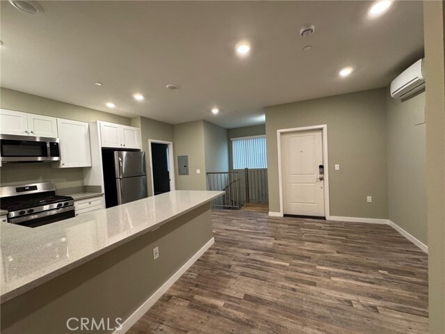 Building Photo - 621 Normandie Ave