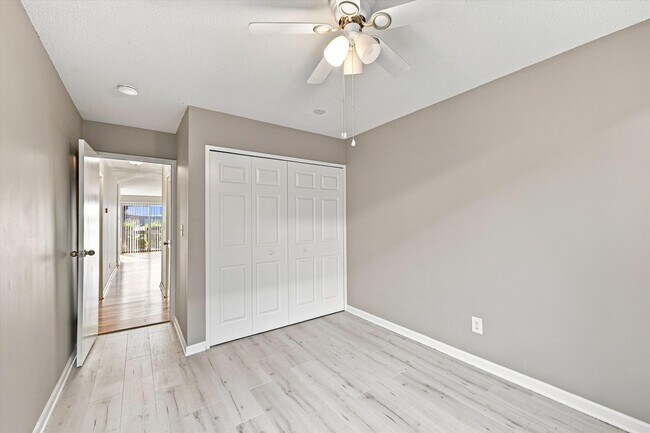 Building Photo - 893 Cliffs Dr