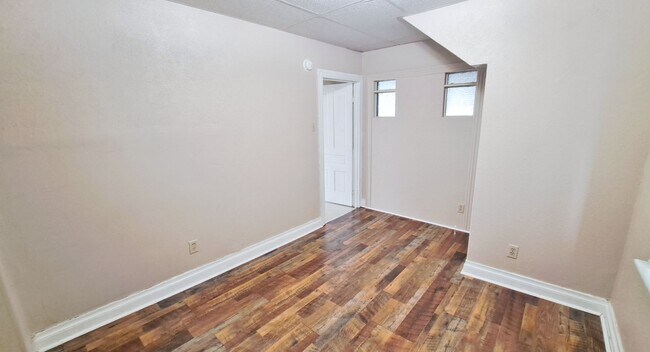 Building Photo - 523-523 1/2 Frederick Street