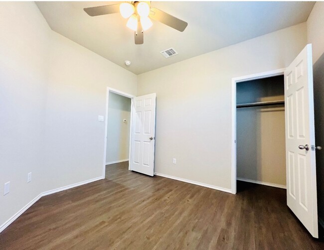 Building Photo - 3/2 Navarro ISD in Seguin