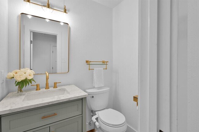Building Photo - 5 Hickory Oak Dr