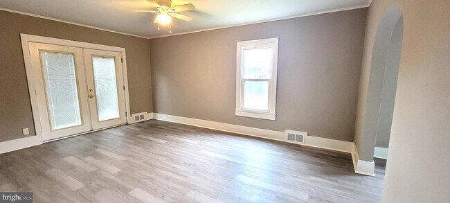 Building Photo - 104 Middleneck Ln