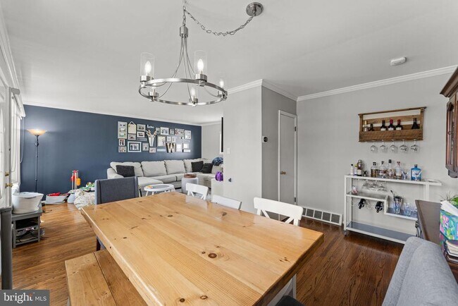 Building Photo - 268 Maple Ave