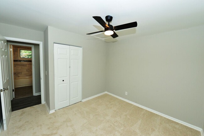 Building Photo - Renovated Ranch!