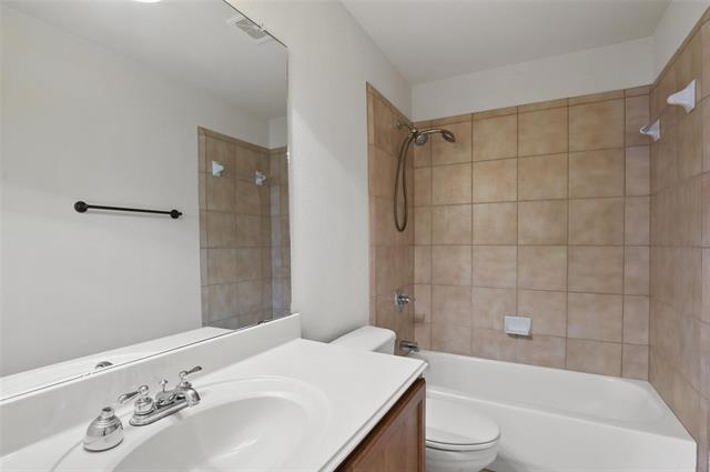 Building Photo - 628 Daisy Dr