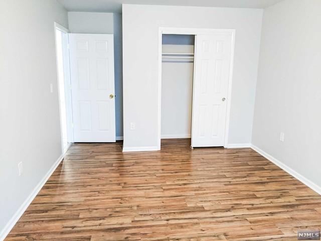Building Photo - 10 Elm Ct