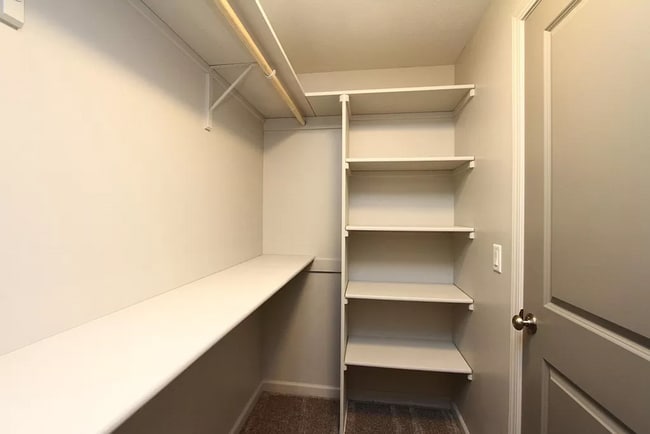 Building Photo - Beautiful 5 Bed/3 Bath House Available February 1st, 2026!