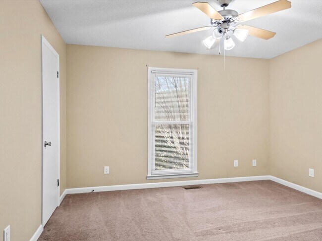 Building Photo - Nice, well-maintained home located on a quiet street in East Limestone.