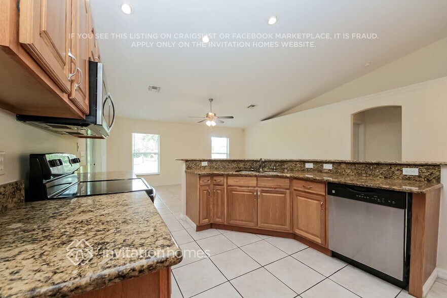 Building Photo - 4380 Hartville Ave