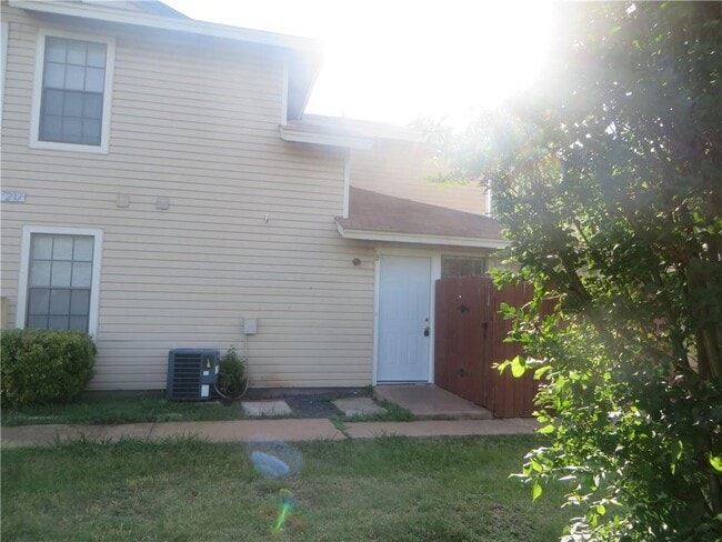 Primary Photo - 2217 Katy Ln