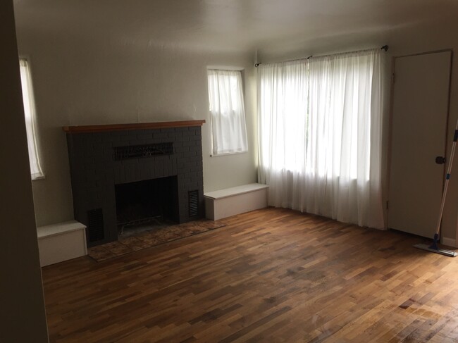 Main floor living room - 30 N Franklin Ave