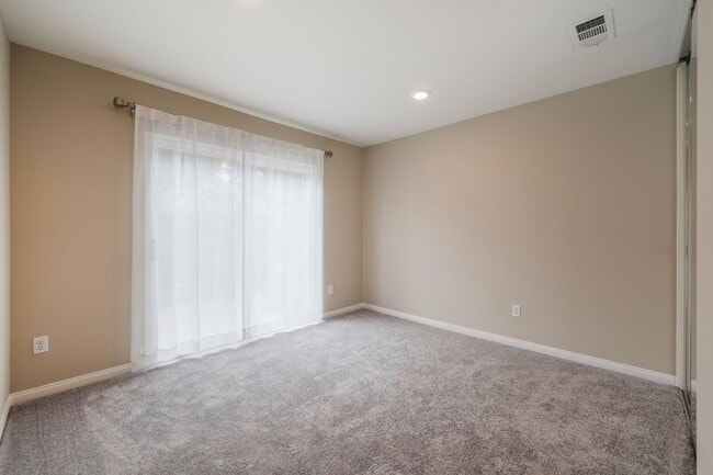 Building Photo - Beautiful Gardena Condominium in Gated Com...