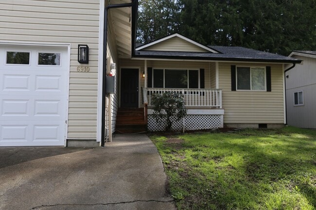 Building Photo - Port Orchard 3 Bedroom Available now!