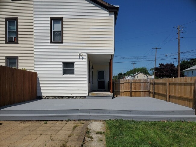 Building Photo - Pet friendly duplex w brand new kitchen & first floor LVP, basement, fenced yard, deck, near comm...