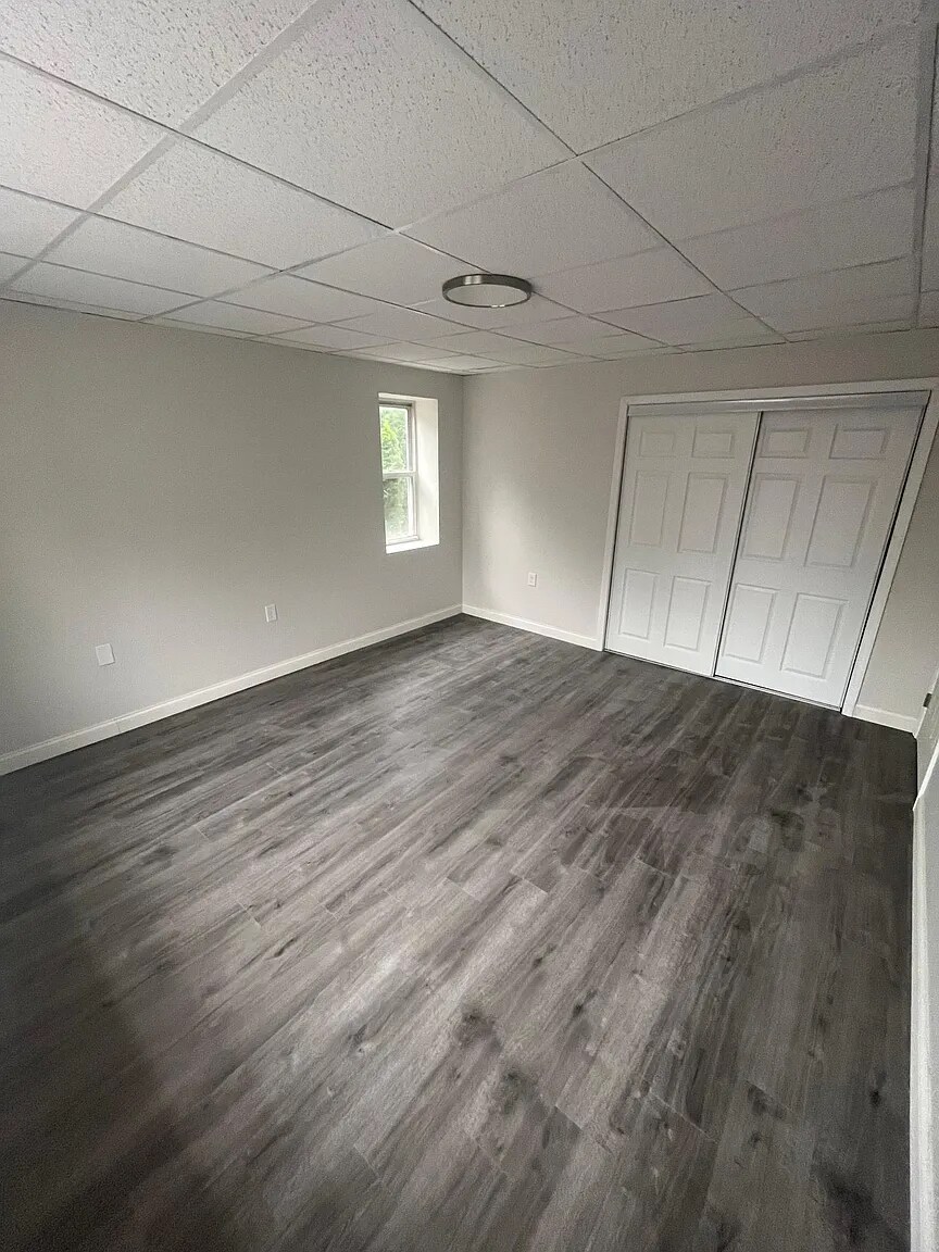 Building Photo - 907 Scott Rd