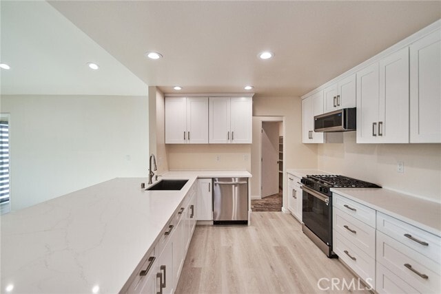 Building Photo - 865 Featherwood Dr