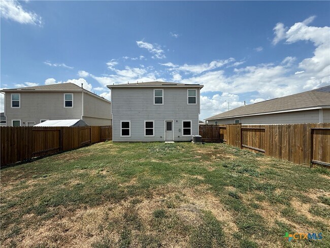 Building Photo - 761 Greenway Trl