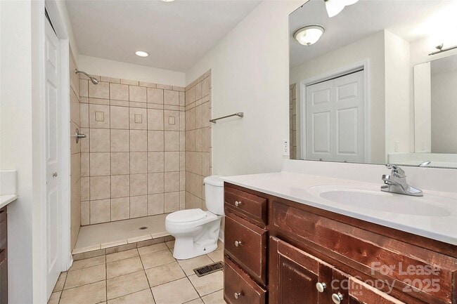 Building Photo - 1005 Rainbow Dr