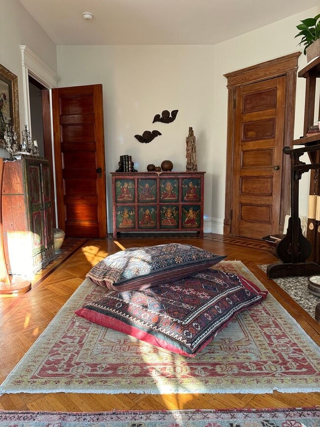 Building Photo - Renovated 3 Bedroom 2 Bathroom House Across From The Park