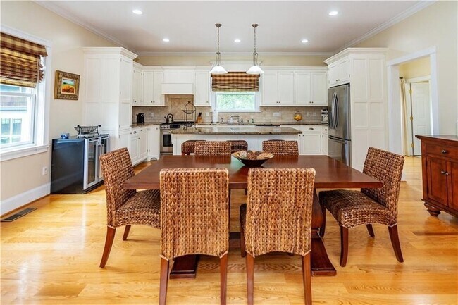 Building Photo - 7 Gibson Ave