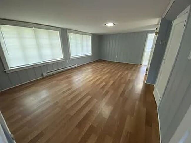 Building Photo - Large 3 Bed, 2 Bath Two-Story Home